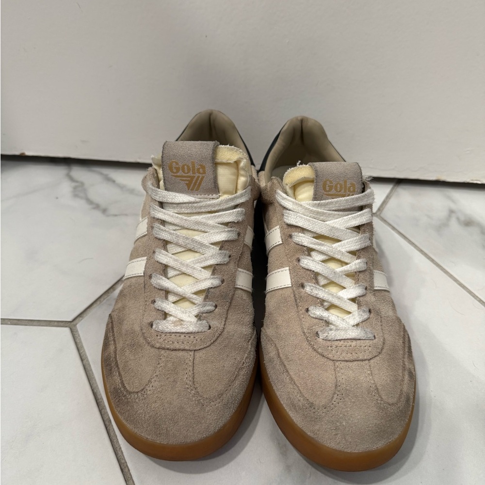 Gola Beige Suede Trainers with White Stripes and Black Heel women’s 8 - Picture 2 of 6